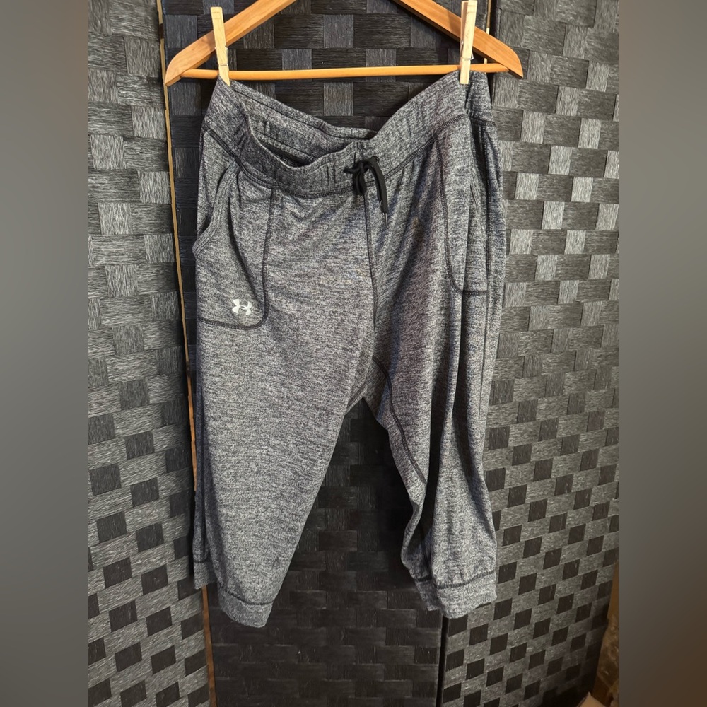 Women under armor cropped joggers size large